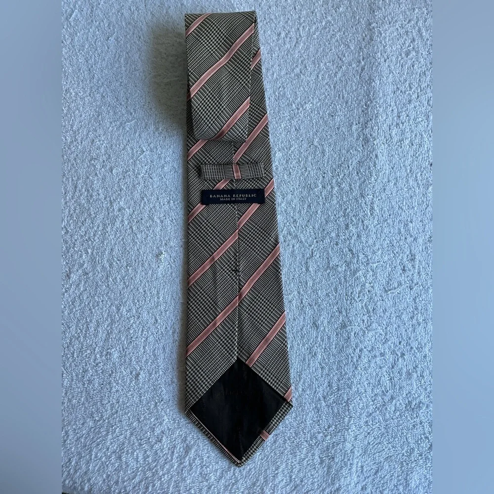 Banana Republic Gray Glen Plaid Tie with Pink Stripes